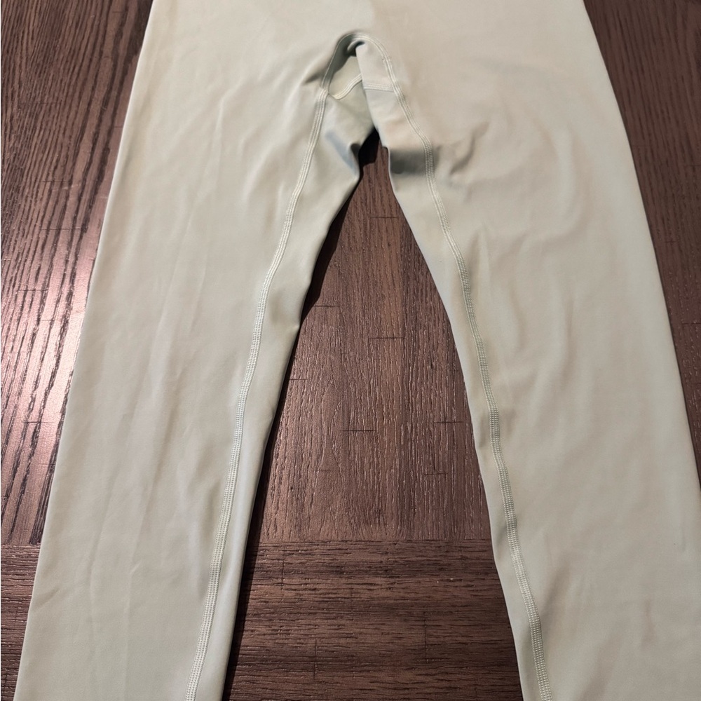 ONSET leggings in mint color. One used only. Very soft, and stretchy material